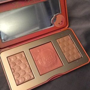 Too faced Sweet Peach Glow palette